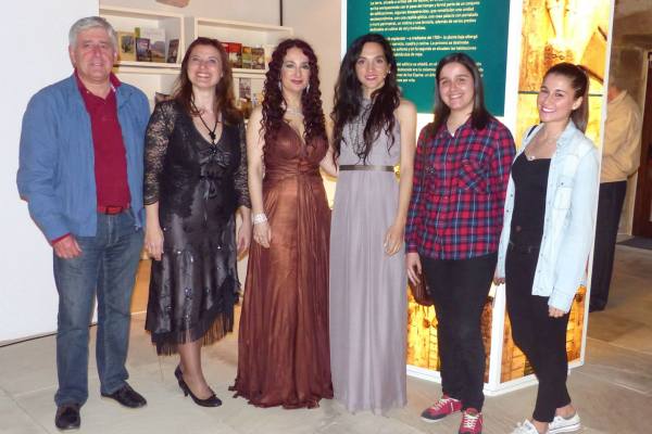 Con las autoridades de Ampuero tras actuación en la Torre del Pino 2