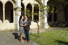 Tomando el sol en el claustro de la Catedral de Santander tras actuación 1