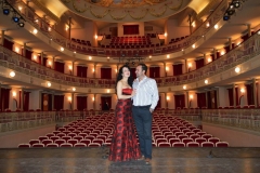 En el escenario del Teatro Municipal Concha Segura de Murcia con mi marido Gonzalo Martínez