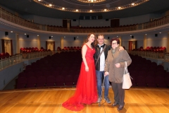 Con Vicente Ortega, concejal de cultura de Torrellas y su madre tras el concierto con Camerata Contrapunto en e Teatro Monumental Bellas Artes de Tarazona
