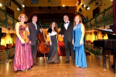 Teatro Liceo de Santoña con el ensemble Más que Voces