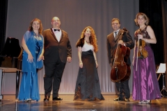 Teatro Liceo de Santoña con el ensemble Más que Voces 5